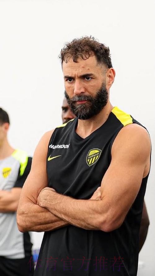 西媒:本泽马未查出肌肉伤势 球员感觉不好不想冒险 西媒:本泽马未查出肌肉伤势 球员感觉不好不想冒险